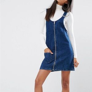 NWOT river island denim overalls with a zip front and side pocket. Size 8